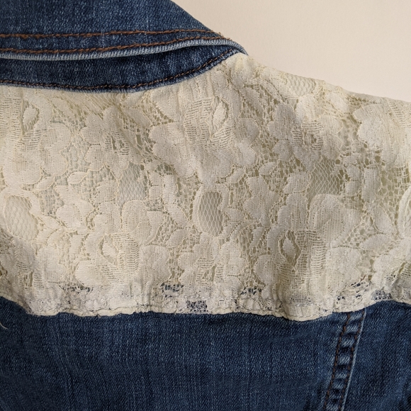 🖤 (2/$40) Forever 21 denim vest with lace - Picture 2 of 5